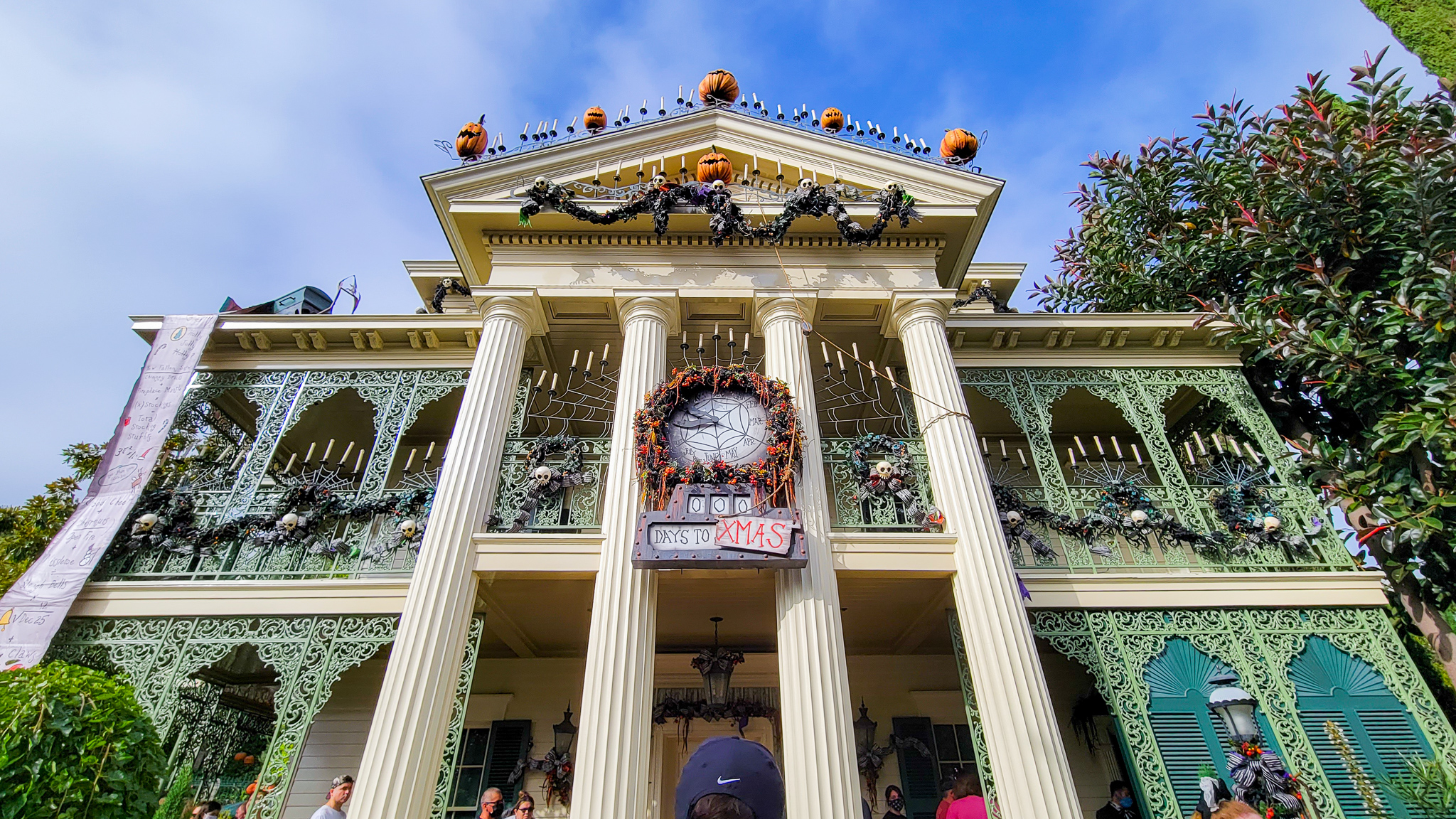 what holidays does disneyland decorate for